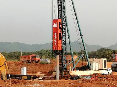 液壓打樁機(jī)