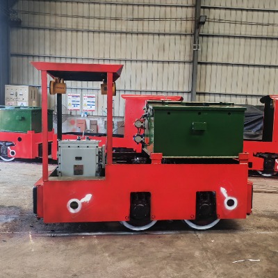 cty2.5噸電機車 礦用出渣設備 巷道牽引車 實體生產(chǎn)廠家